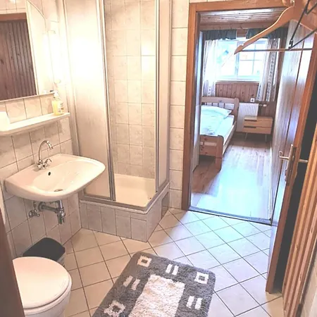 Weintraube * Rohr im Gebirge